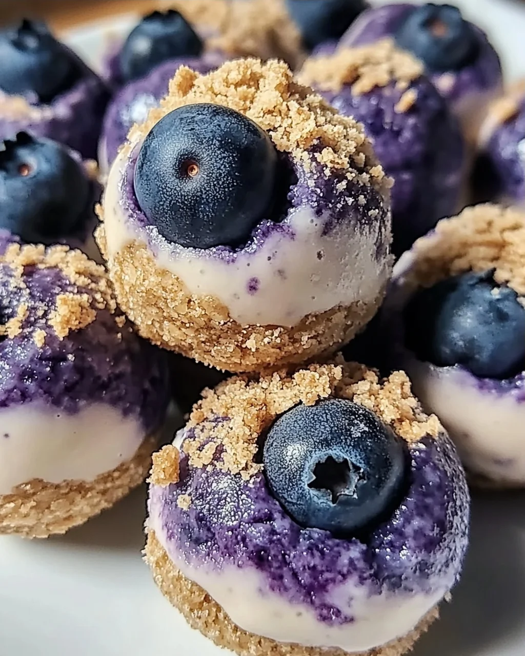 Blaubeer-Käsekuchen-Protein-Bällchen ganz einfach machen