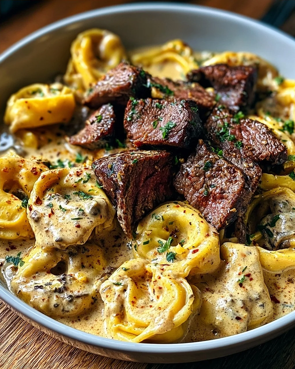 Knoblauch-Steak Tortellini: Cremiges Fest mit Creamhouse Soße